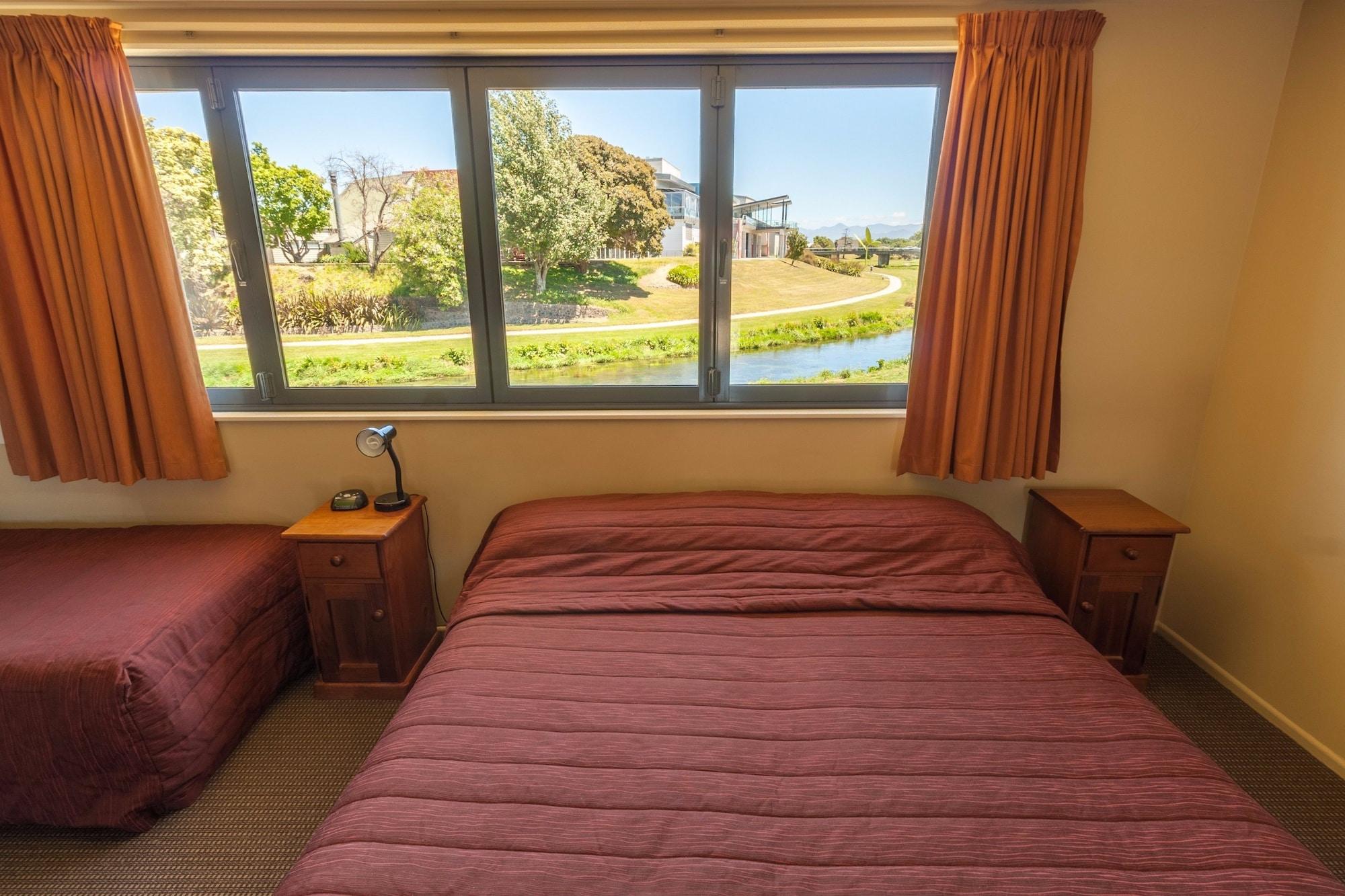 Waterfront Motel 4*