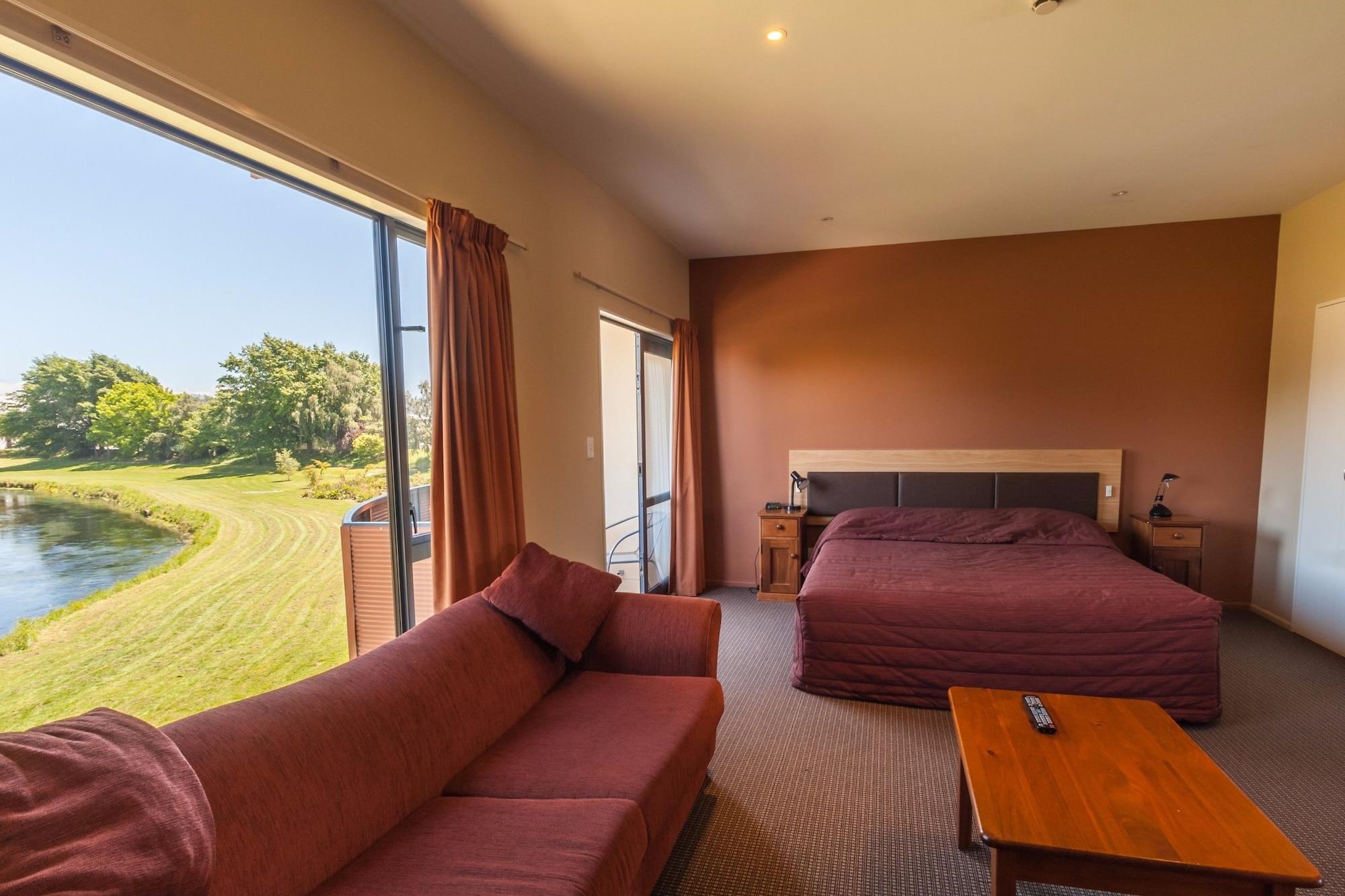 Motel Waterfront 4*
