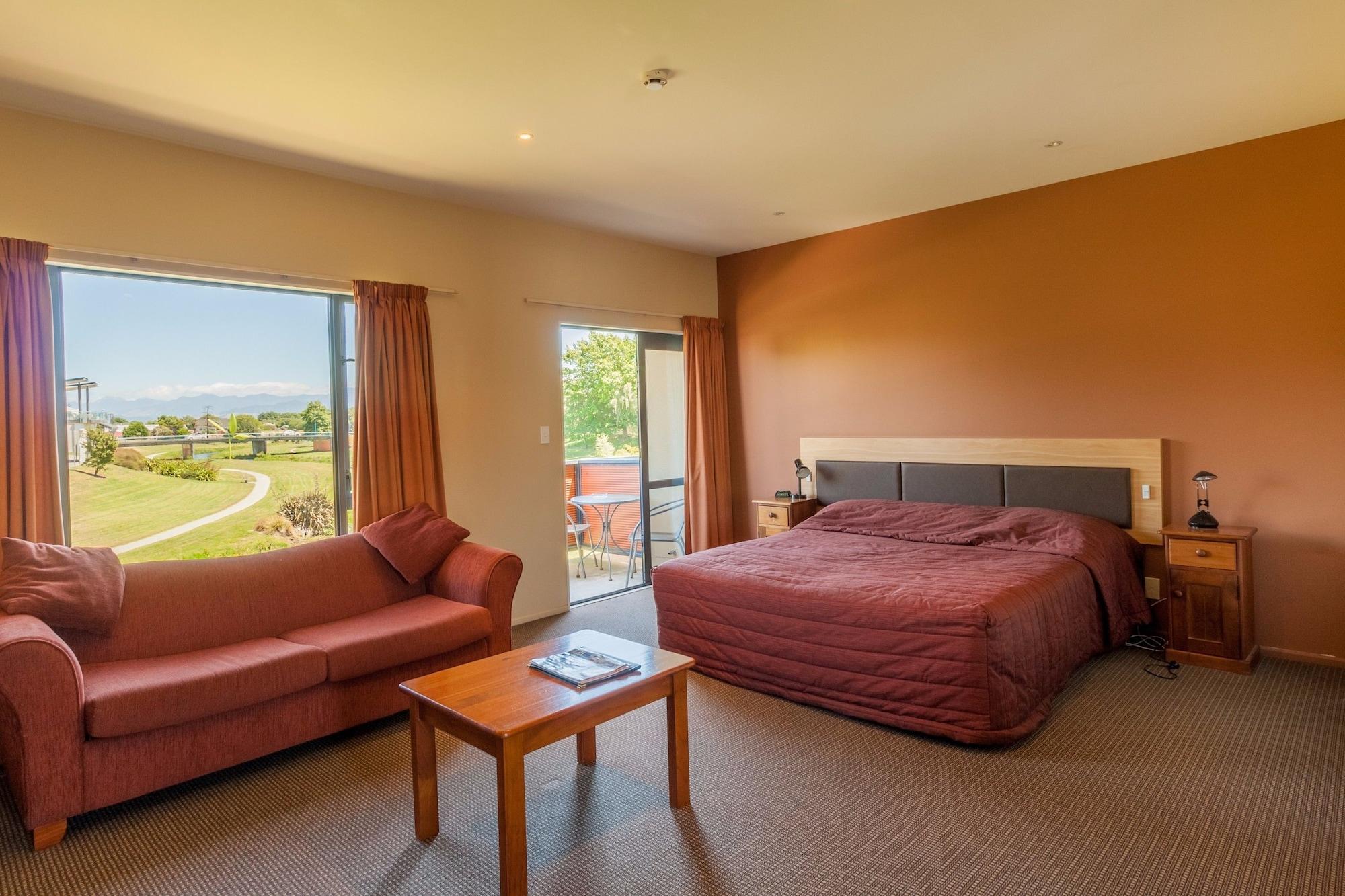 Motel Waterfront 4*