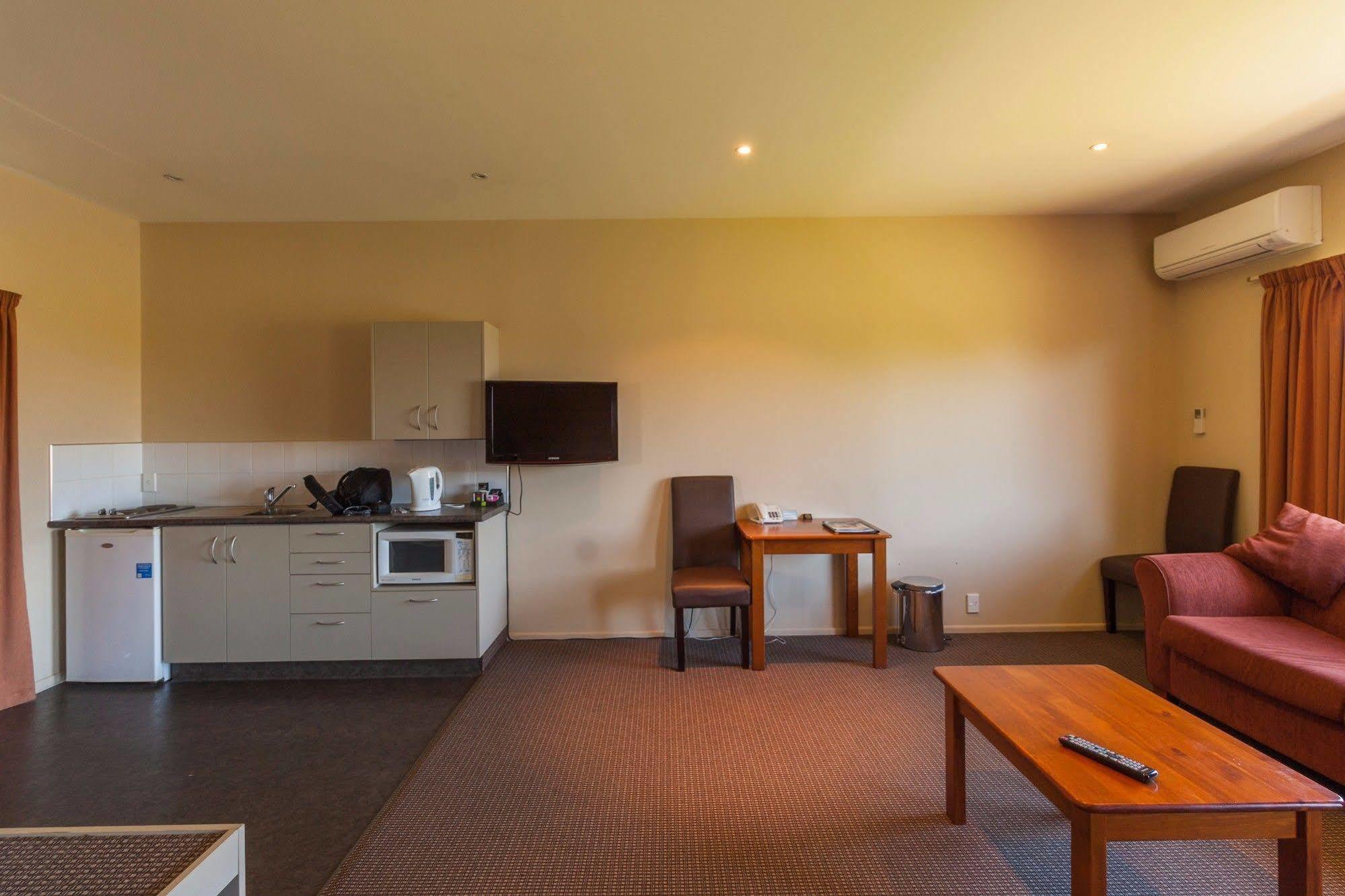 Waterfront 4*