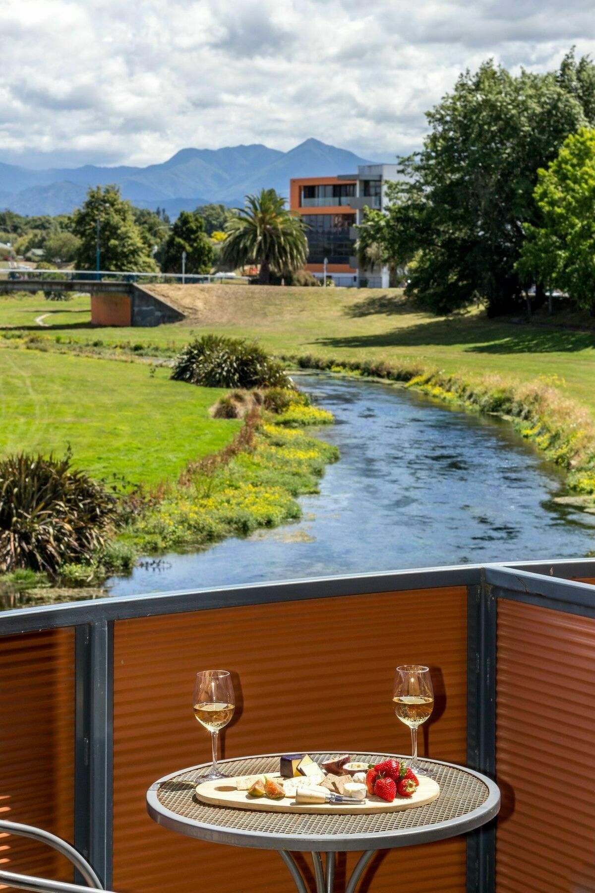 Motel Waterfront 4*